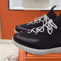Bouncing Sneaker - 24HEARTZ