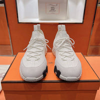Bouncing Sneaker - 24HEARTZ