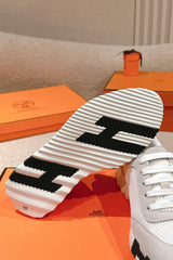 Bouncing Sneaker - 24HEARTZ