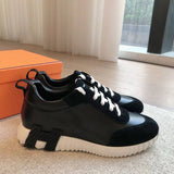 Bouncing Sneaker - 24HEARTZ