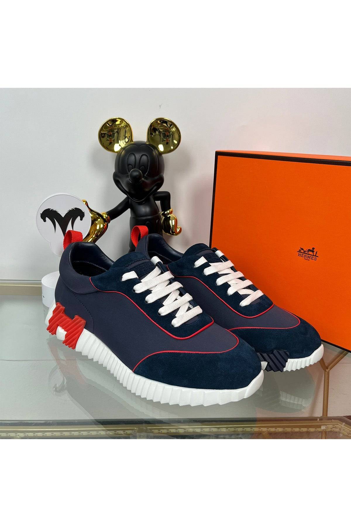 Bouncing Sneaker - 24HEARTZ