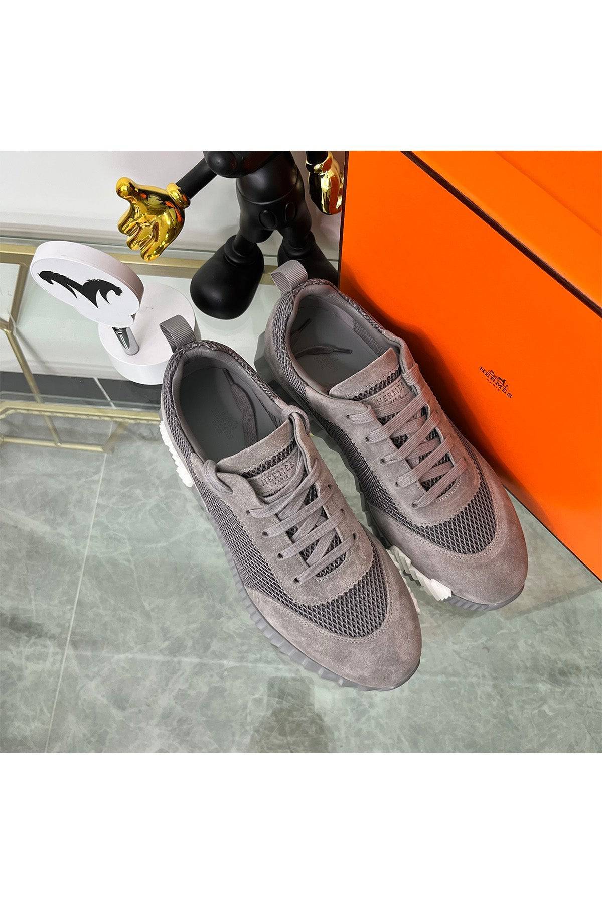 Bouncing Sneaker - 24HEARTZ