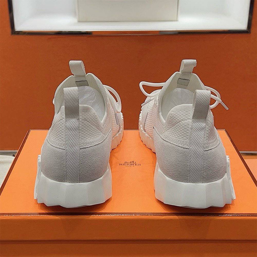 Bouncing Sneaker - 24HEARTZ