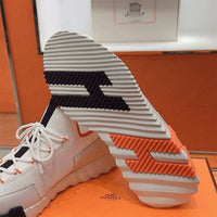 Bouncing Sneaker - 24HEARTZ