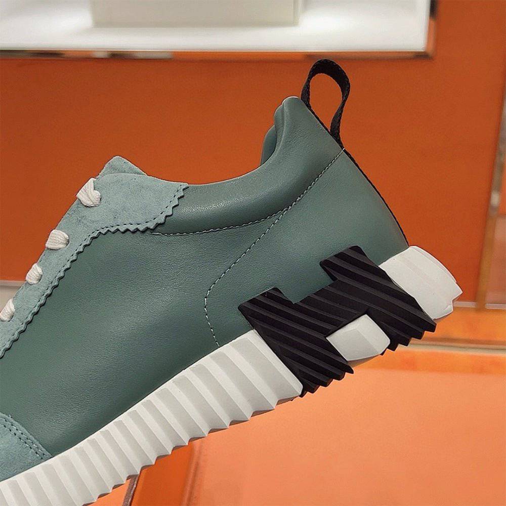 Bouncing Sneaker - 24HEARTZ