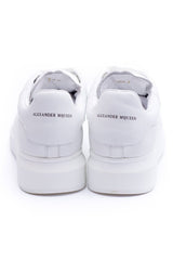 24HEARTZ oversized sneaker in white with chunky sole and breathable mesh upper, showcasing a trendy streetwear style.