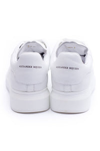 24HEARTZ oversized sneaker in white with chunky sole and breathable mesh upper, showcasing a trendy streetwear style.