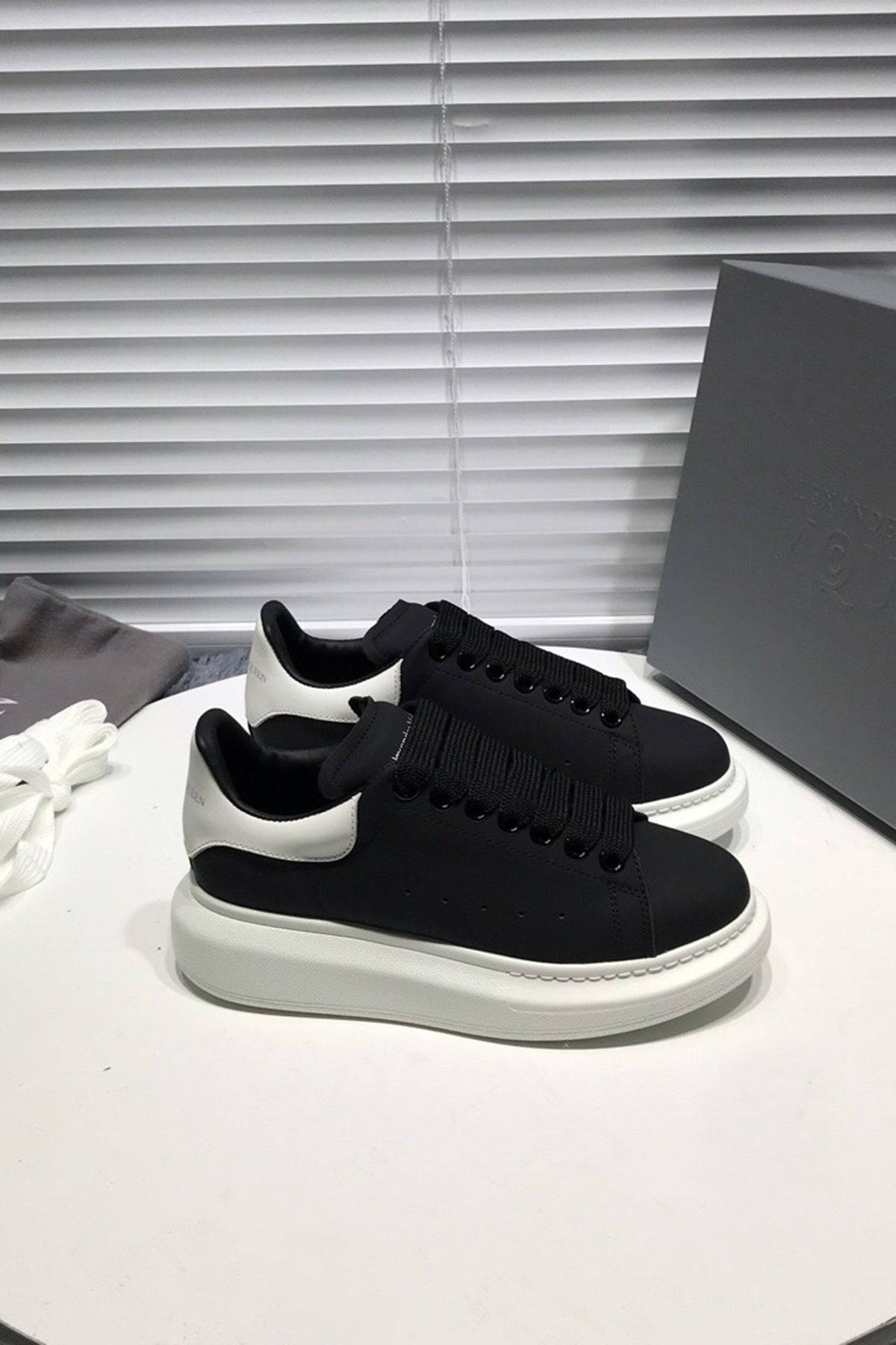 Oversized Sneaker - 24HEARTZ