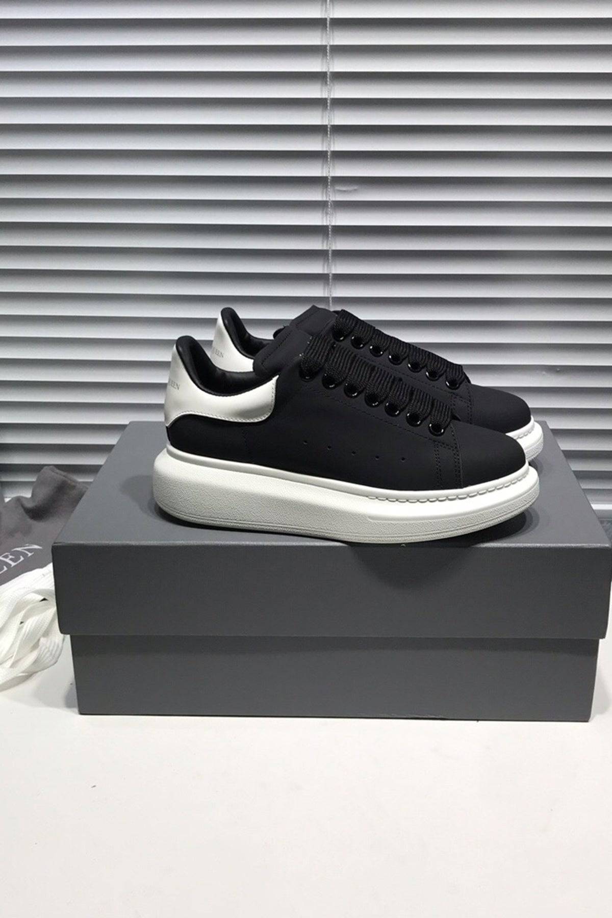 Oversized Sneaker - 24HEARTZ