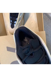 Yeezy 700 - 24HEARTZ