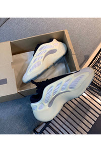 Yeezy 700 - 24HEARTZ