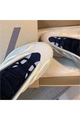 Yeezy 700 - 24HEARTZ